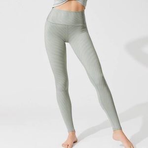 NWOT ALO airbrush leggings 😍